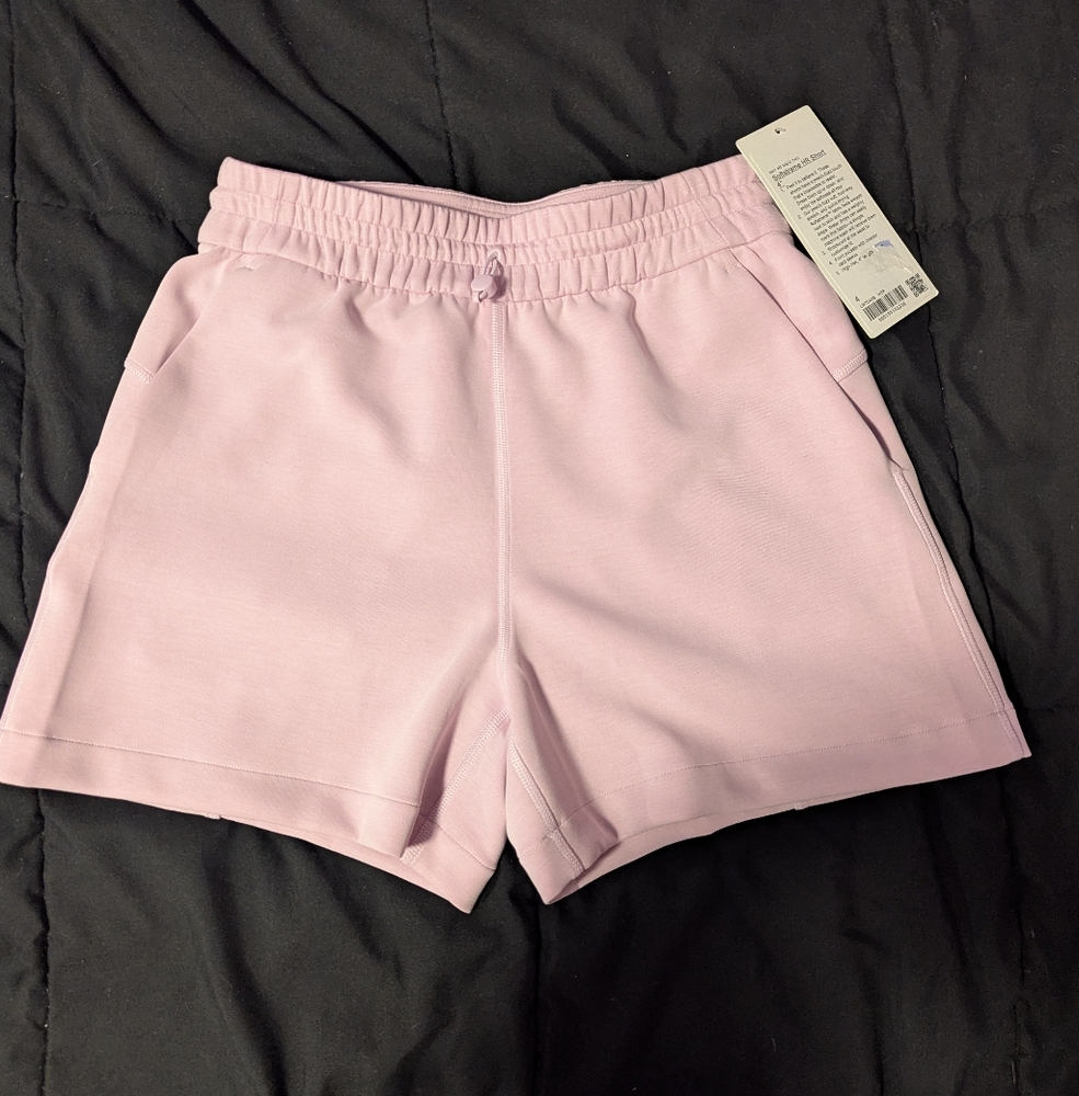 π Lululemon Softstreme High-Rise 4" Shorts β’ VITA PINK β’ Size 4 β’ NWT - Picture 2 of 5